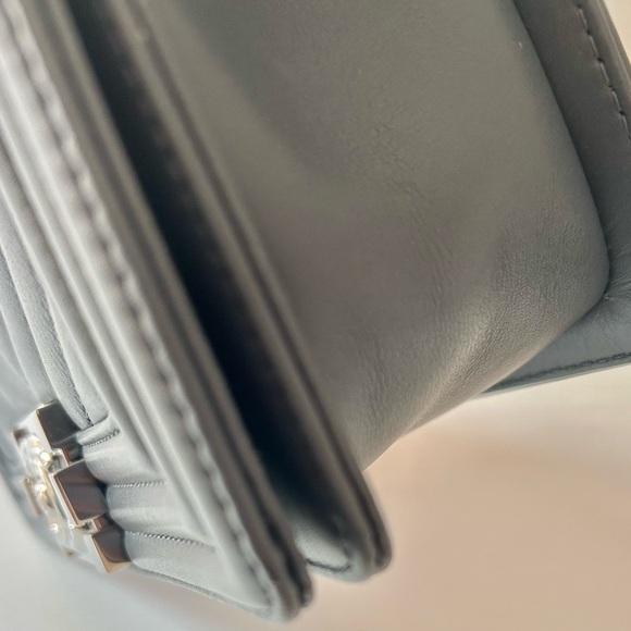 CHANEL Chevron Small Boy - Picture 12 of 14